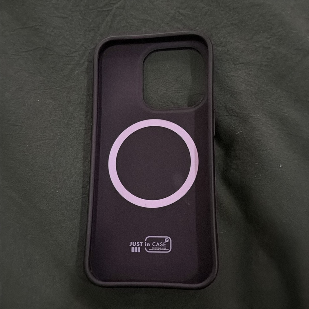 iPhone 15 pro case - Picture 3 of 3